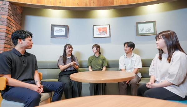 新卒座談会の様子